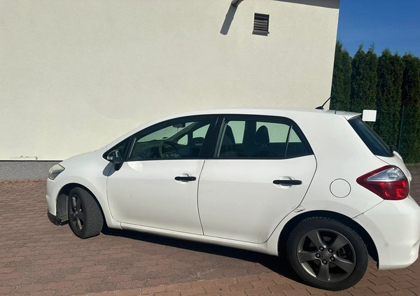 Toyota Auris cena 26000 przebieg: 290000, rok produkcji 2012 z Grójec małe 67